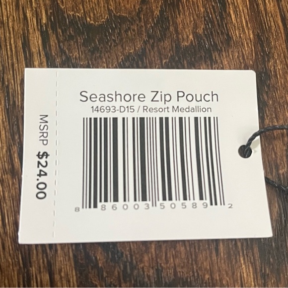 Vera Bradley NWT Seashore Zip Pouch in Resprt Medallion - Picture 3 of 4